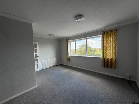 2 bedroom Flat to let in Rugby Road, Cubbington, CV32