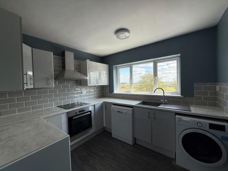 2 bedroom Flat to let in Rugby Road, Cubbington, CV32