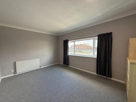 2 bedroom Flat to let in Rugby Road, Cubbington, CV32
