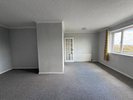 2 bedroom Flat to let in Rugby Road, Cubbington, CV32