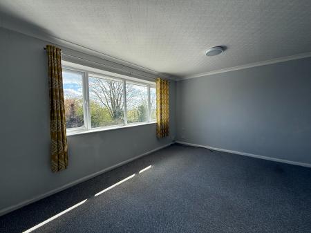 2 bedroom Flat to let in Rugby Road, Cubbington, CV32