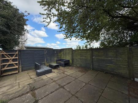 2 bedroom Flat to let in Rugby Road, Cubbington, CV32