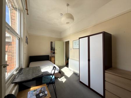 1 bedroom Flat to let in Adelaide Road, Leamington Spa, CV31