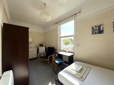 1 bedroom Flat to let in Adelaide Road, Leamington Spa, CV31