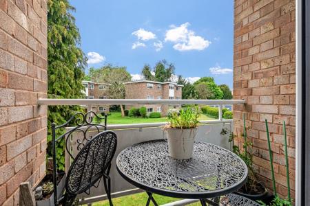 2 bedroom Apartment for sale in St. Johns Court, Warwick