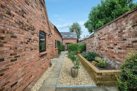 4 bedroom Detached house to let in Kenilworth Road, Leamington Spa, CV32
