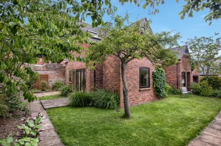 4 bedroom Detached house to let in Kenilworth Road, Leamington Spa, CV32