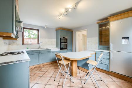 4 bedroom Detached house to let in Kenilworth Road, Leamington Spa, CV32