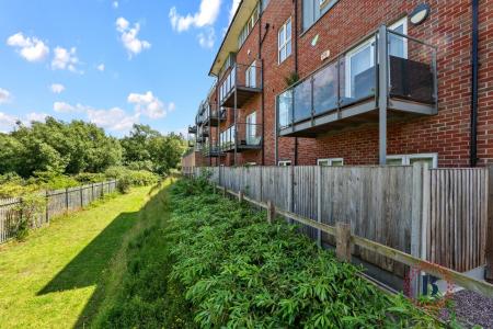 2 bedroom Apartment for sale in Andrews Close, Warwick