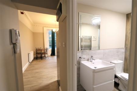 1 bedroom Flat to let in Milverton Crescent, Leamington Spa, CV32