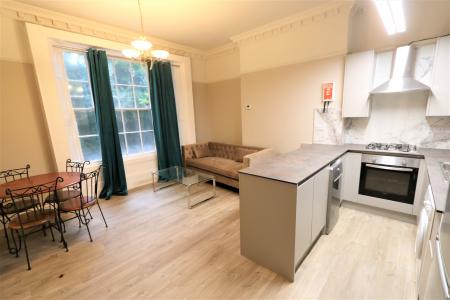 1 bedroom Flat to let in Milverton Crescent, Leamington Spa, CV32
