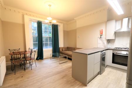 1 bedroom Flat to let in Milverton Crescent, Leamington Spa, CV32