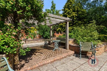 2 bedroom Cottage for sale in Cedar Tree Farm, Fosse Way, Radford Semele, Leamington Spa