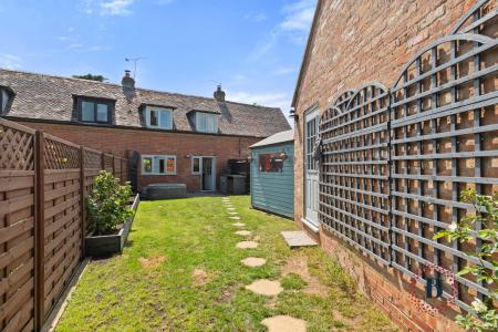 2 bedroom Cottage for sale in Cedar Tree Farm, Fosse Way, Radford Semele, Leamington Spa