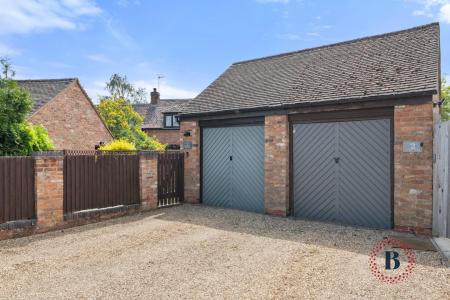 2 bedroom Cottage for sale in Cedar Tree Farm, Fosse Way, Radford Semele, Leamington Spa