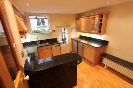 3 bedroom Detached house to let in Binswood Avenue, Leamington Spa, CV32