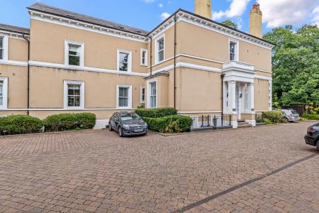2 bedroom Flat to let in Northumberland Road, Leamington Spa, CV32