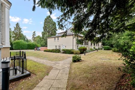 2 bedroom Flat to let in Northumberland Road, Leamington Spa, CV32
