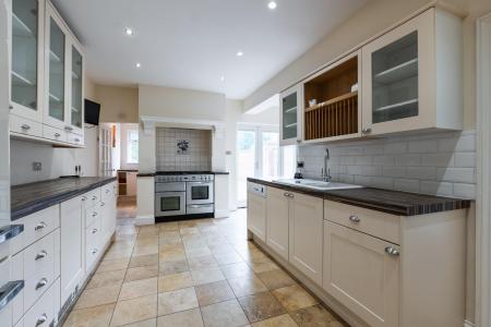 5 bedroom Semi-detached house for sale in Tachbrook Road, Leamington Spa