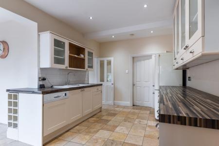 5 bedroom Semi-detached house for sale in Tachbrook Road, Leamington Spa