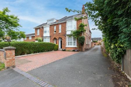 5 bedroom Semi-detached house for sale in Tachbrook Road, Leamington Spa
