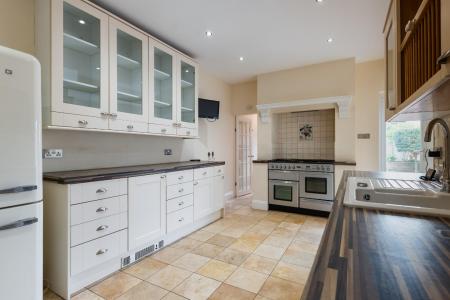 5 bedroom Semi-detached house for sale in Tachbrook Road, Leamington Spa
