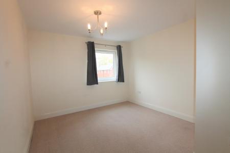 2 bedroom Flat to let in Kempton Drive, Warwick, CV34