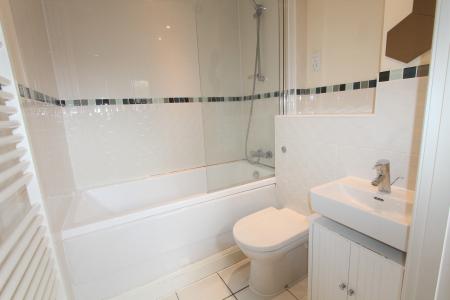 2 bedroom Flat to let in Kempton Drive, Warwick, CV34
