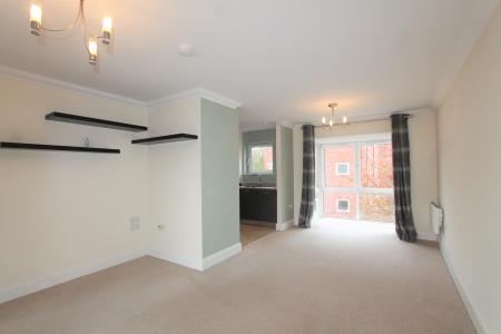 2 bedroom Flat to let in Kempton Drive, Warwick, CV34