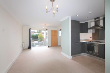 2 bedroom Flat to let in Kempton Drive, Warwick, CV34