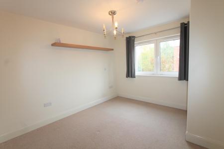 2 bedroom Flat to let in Kempton Drive, Warwick, CV34