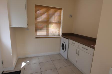 4 bedroom Detached house to let in Macaulay Road, Bishops Itchington, CV47