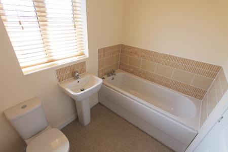4 bedroom Detached house to let in Macaulay Road, Bishops Itchington, CV47