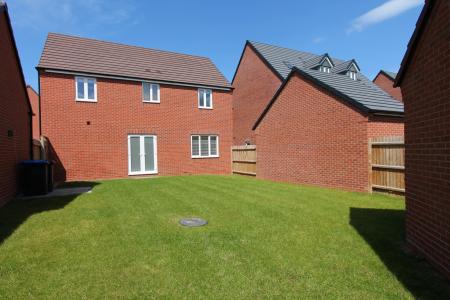 4 bedroom Detached house to let in Macaulay Road, Bishops Itchington, CV47