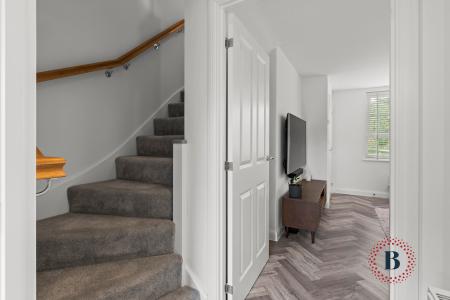 3 bedroom Semi-detached house to let in Logan Walk, Upper Lighthorne, CV33