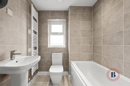 3 bedroom Semi-detached house to let in Logan Walk, Upper Lighthorne, CV33