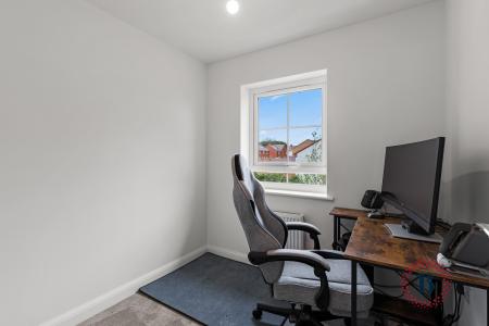 3 bedroom Semi-detached house to let in Logan Walk, Upper Lighthorne, CV33