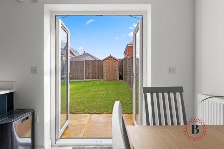 3 bedroom Semi-detached house to let in Logan Walk, Upper Lighthorne, CV33