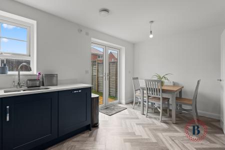 3 bedroom Semi-detached house to let in Logan Walk, Upper Lighthorne, CV33