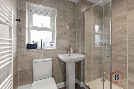 3 bedroom Semi-detached house to let in Logan Walk, Upper Lighthorne, CV33