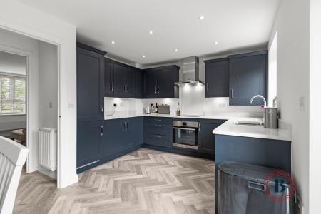 3 bedroom Semi-detached house to let in Logan Walk, Upper Lighthorne, CV33