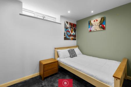 2 bedroom Flat to let in Albert Street, Warwick, CV34