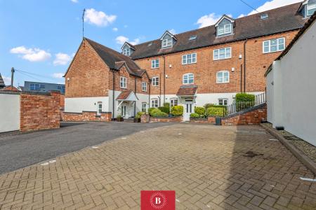2 bedroom Flat to let in Albert Street, Warwick, CV34