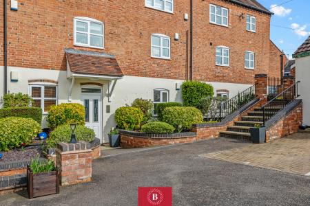 2 bedroom Flat to let in Albert Street, Warwick, CV34