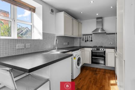 2 bedroom Flat to let in Albert Street, Warwick, CV34