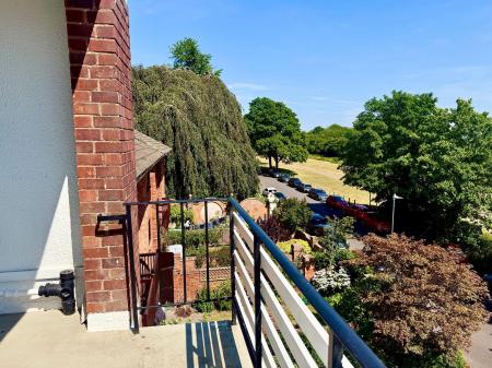 2 bedroom Flat to let in Newbold Terrace East, Leamington Spa, CV32