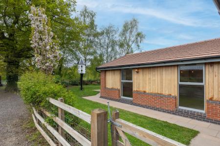 2 bedroom Detached bungalow to let in Burnthurst Lane, Princethorpe, CV23