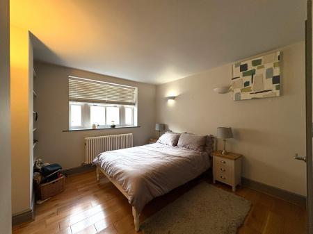 2 bedroom Flat to let in Warwick New Road, Leamington Spa, CV32