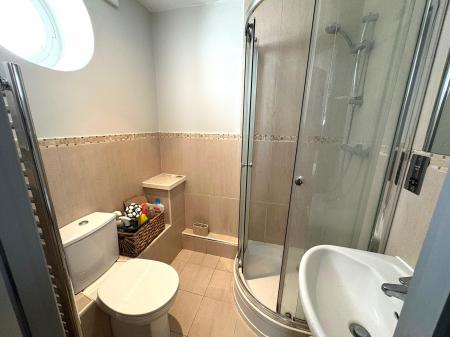 2 bedroom Flat to let in Warwick New Road, Leamington Spa, CV32