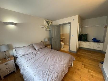 2 bedroom Flat to let in Warwick New Road, Leamington Spa, CV32